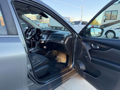 Used 2018 Nissan Rogue SL image 22