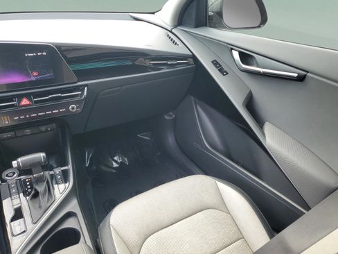Certified 2024 Kia Niro SX Touring FWD image 16