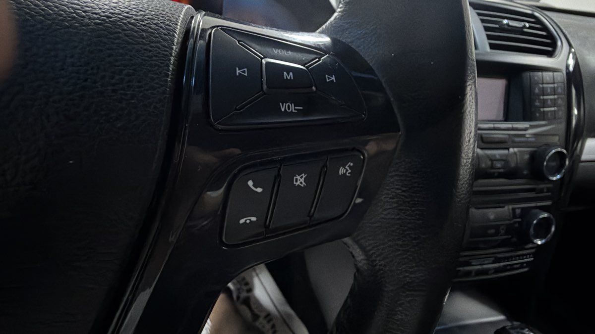 Used 2016 Ford Explorer XLT FWD image 17