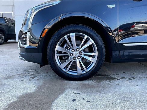 Used 2025 Cadillac XT5 Premium Luxury image 2