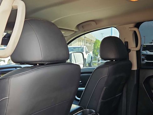 Used 2019 Nissan Titan PRO-4X AWD/4WD image 16
