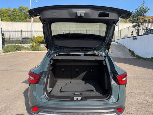 Used 2025 Chevrolet Trax LT image 29