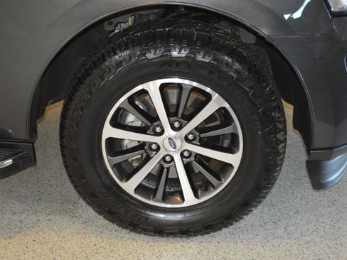 Used 2020 Ford Expedition XLT w/ Equipment Group 202A image 9