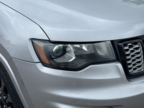 Used 2017 Jeep Grand Cherokee Altitude RWD image 32