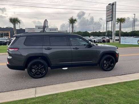 Used 2024 Jeep Grand Cherokee L Limited w/ Luxury Tech Group II RWD image 4