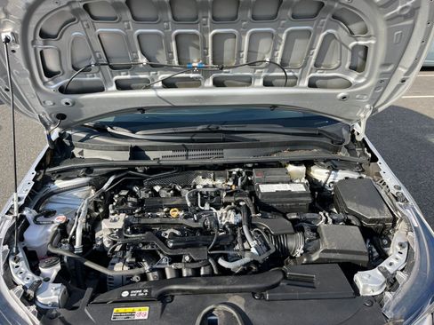 Used 2025 Toyota Corolla LE image 31