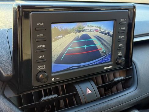 Used 2022 Toyota RAV4 LE image 23