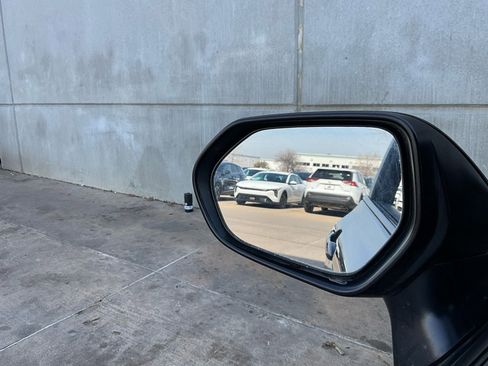 Used 2025 Toyota Camry SE image 19