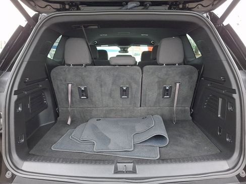 Used 2025 GMC Acadia Elevation image 31