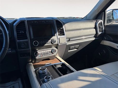 Used 2019 Ford Expedition Platinum image 11