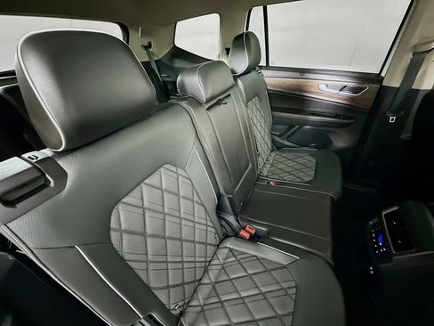 Used 2024 Volkswagen Atlas SEL Premium R-Line image 29