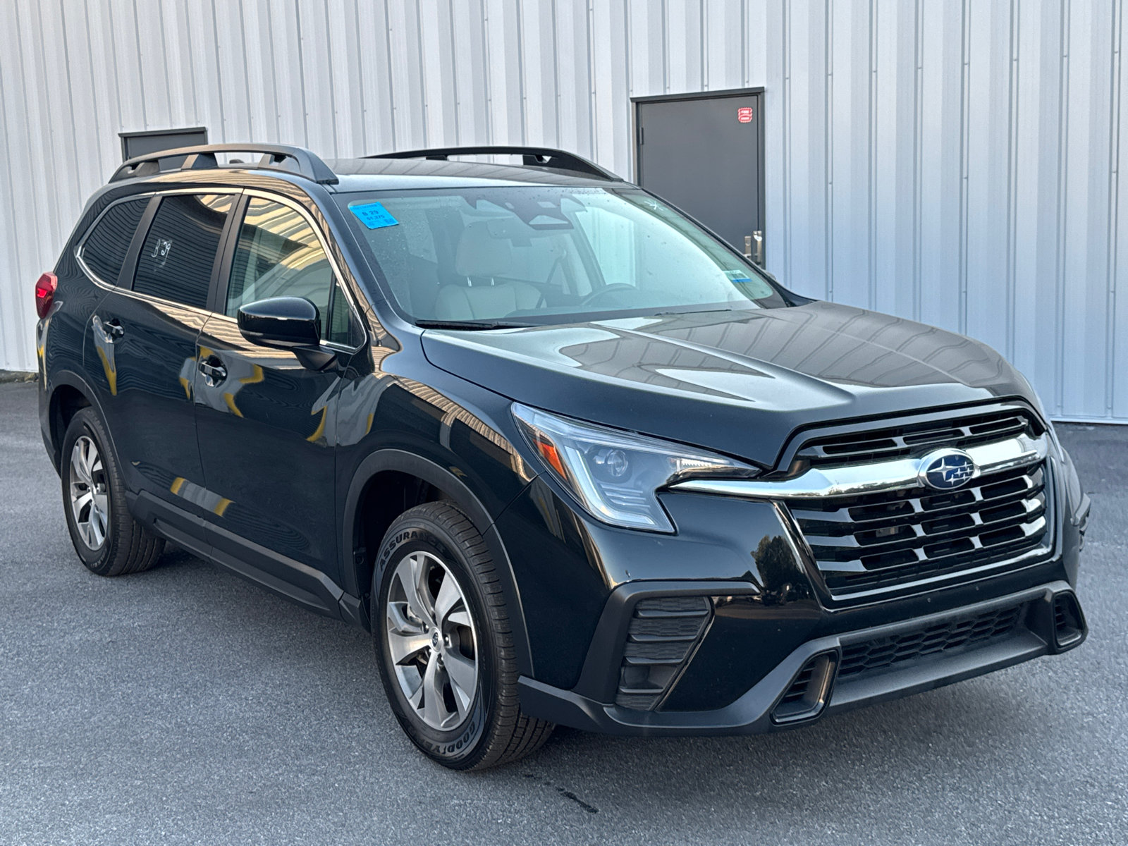 Used 2025 Subaru Ascent Premium AWD/4WD image 3