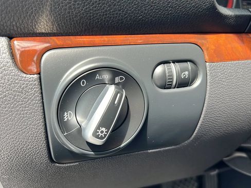 Used 2012 Volkswagen Eos Lux FWD image 17