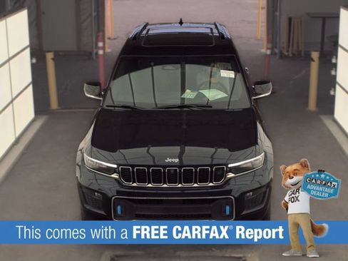 Used 2024 Jeep Grand Cherokee Overland w/ Advanced Protech Group III AWD/4WD image 2