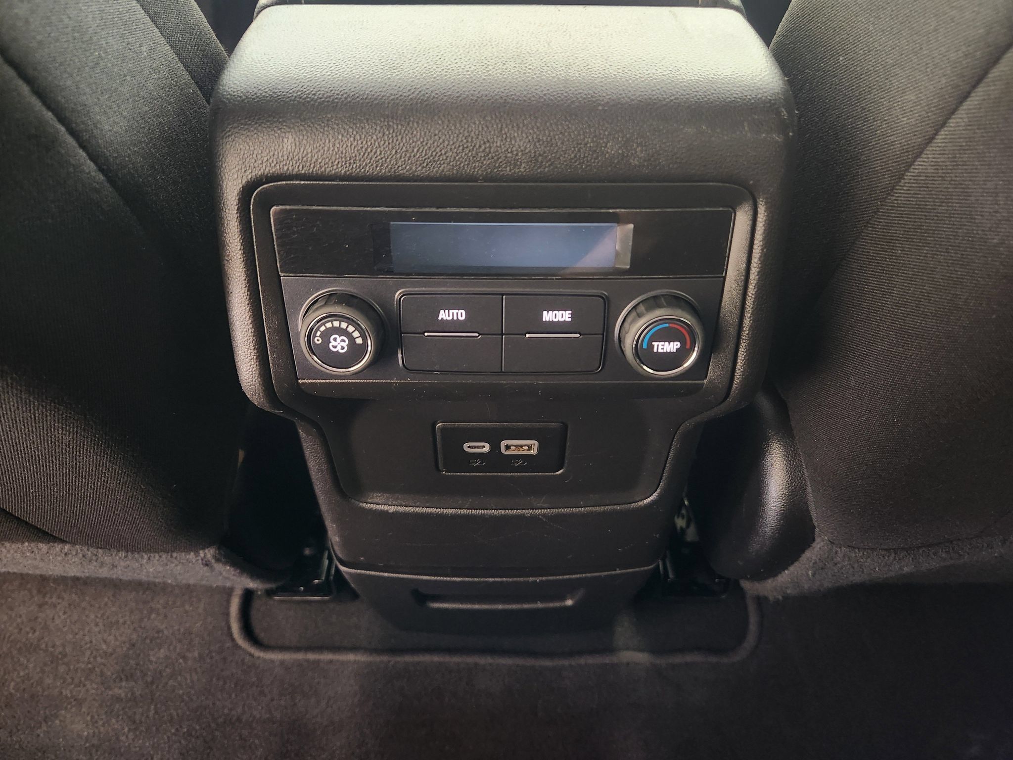 Used 2023 GMC Acadia SLE FWD image 30