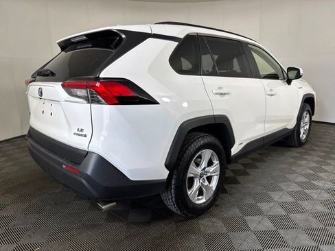 Used 2019 Toyota RAV4 LE w/ Carpet Mat Package AWD/4WD image 3