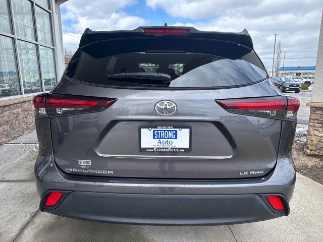 Used 2024 Toyota Highlander LE AWD/4WD image 4