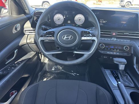 Used 2024 Hyundai Elantra SEL image 13