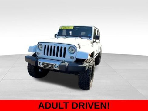 Used 2017 Jeep Wrangler Unlimited Sahara w/ Connectivity Group AWD/4WD image 2
