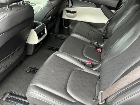 Certified 2024 Kia Carnival LX image 13