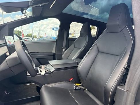 Used 2025 Tesla Cybertruck AWD Crew Cab image 20