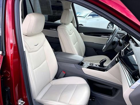 Used 2024 Cadillac XT6 Premium Luxury image 9