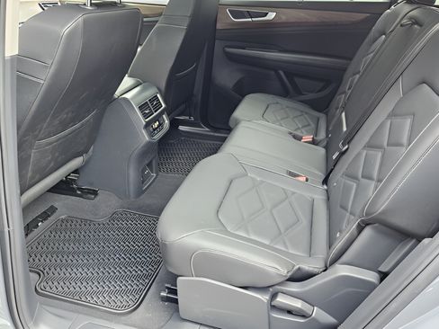 Used 2026 Volkswagen Atlas SE FWD image 10