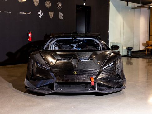 Used 2023 Lamborghini Huracan EVO image 3