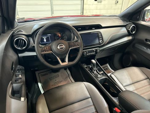 Used 2023 Nissan Kicks SR w/ SR Premium Package FWD image 4