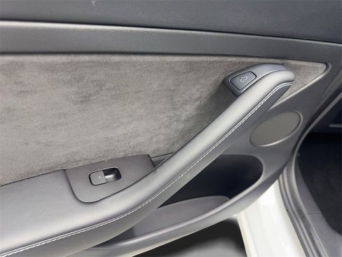 Used 2021 Tesla Model 3 Standard Range Plus image 37