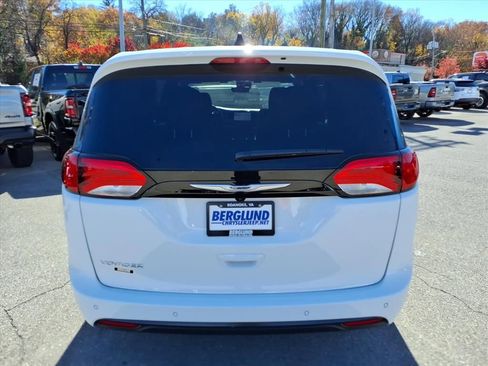 New 2026 Chrysler Voyager LX image 5