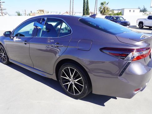 Certified 2022 Toyota Camry SE image 5
