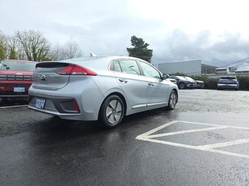Used 2020 Hyundai Ioniq SE image 5