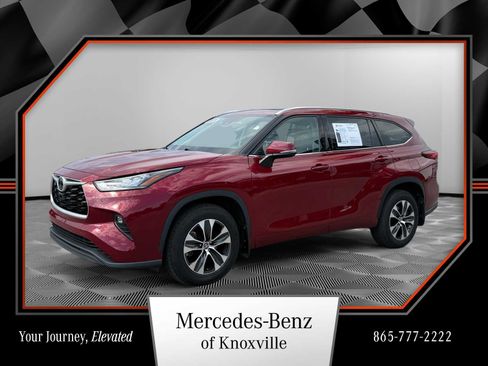 Used 2020 Toyota Highlander XLE AWD/4WD image 1