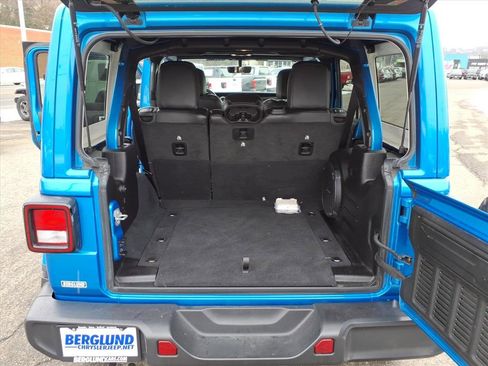 Used 2022 Jeep Wrangler Unlimited Sahara image 13