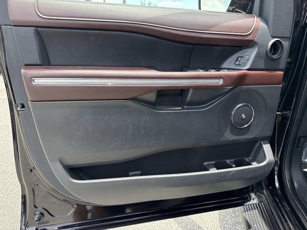Used 2024 Ford Expedition Limited RWD image 22