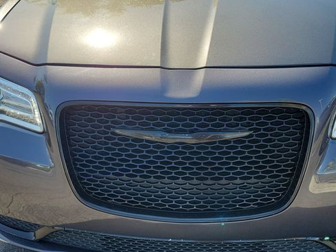 Used 2018 Chrysler 300 Touring w/ Chrome Appearance Package RWD image 25