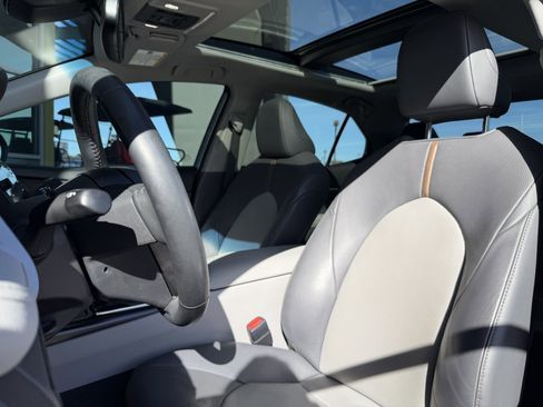 Used 2020 Toyota Camry XLE image 29