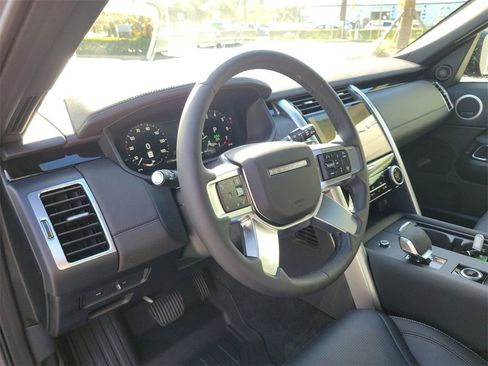 New 2025 Land Rover Discovery S image 25