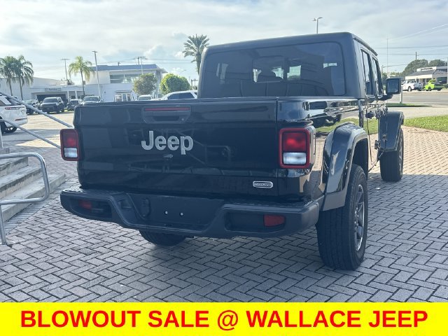 Certified 2023 Jeep Gladiator Overland AWD/4WD image 7