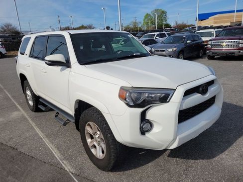 Used 2018 Toyota 4Runner SR5 Premium image 2