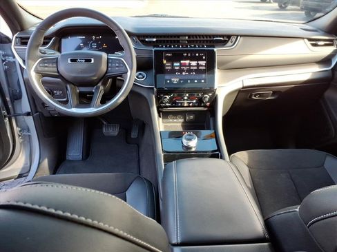 Used 2023 Jeep Grand Cherokee Altitude image 13