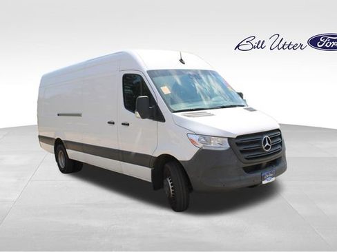 Used 2024 Mercedes-Benz Sprinter 4500 image 3