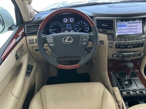 Used 2011 Lexus LX 570 4WD image 17