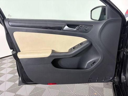 Used 2016 Volkswagen Jetta SEL FWD image 16