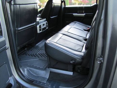 Used 2022 Ford F250 Lariat w/ Lariat Value Package AWD/4WD image 18