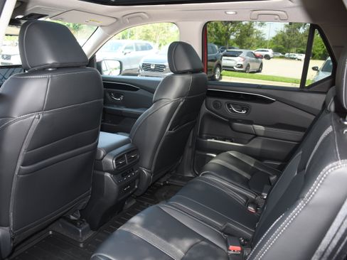 Used 2024 Honda Pilot Touring image 17