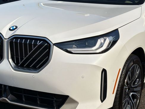 Used 2025 BMW X3 xDrive30i w/ Premium Package image 11