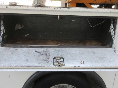 Used 2007 Ford F550 2WD Regular Cab Super Duty image 27