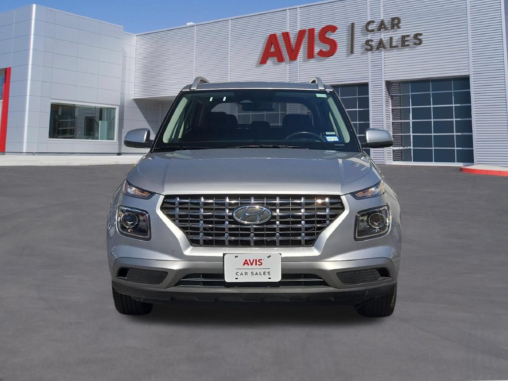 Used 2025 Hyundai Venue SEL FWD image 2